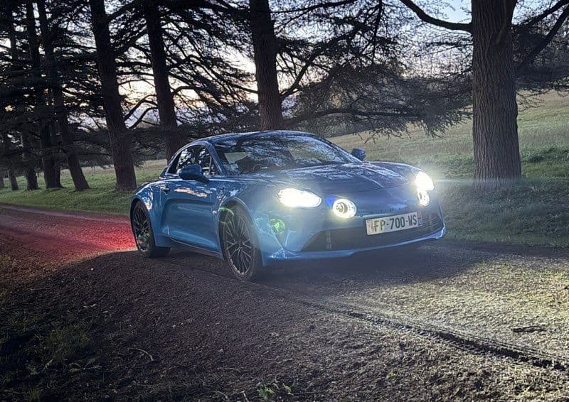 Voiture de luxe sur la route